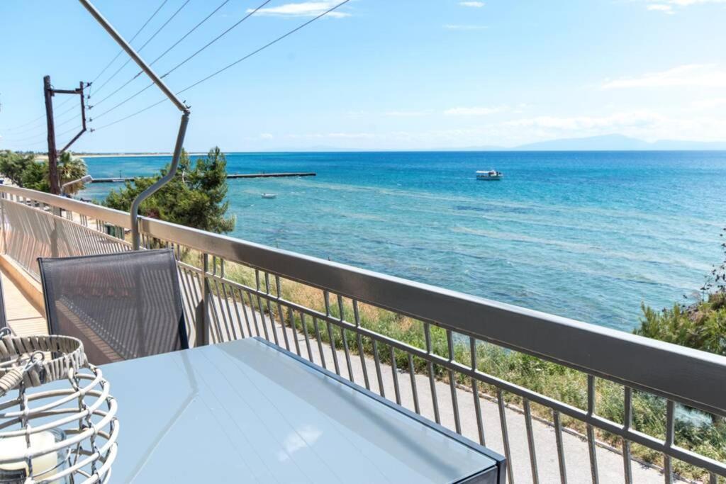 Вилла Endless Sea View House Неа-Ираклия Экстерьер фото